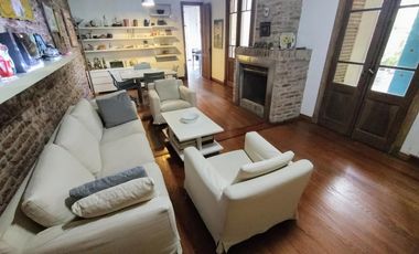 Casa de 6 ambientes con jardín y piscina en Vicente López