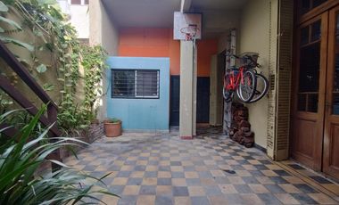 Casa de 6 ambientes con jardín y piscina en Vicente López