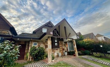 Casa en Venta en COD38803 Amplia Casa cerca de Colegios, en exclusivo sector - Hipoteca Sotiabank Tasa 1,7%