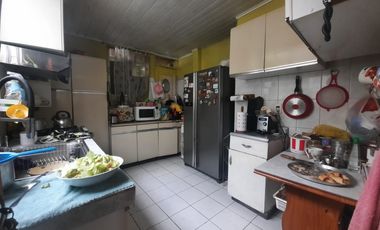 Grace Kelm VENDE, INVERSION! casa en excelente estado, 15d/3b/est. regularizada/Recoleta