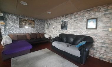 Grace Kelm Vende parcela de 5000m2 C/ casa REGULARIZADA y pozo de agua, amoblada en condo SEGURO Y BELLA VISTA