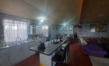 Grace Kelm Vende parcela de 5000m2 C/ casa REGULARIZADA y pozo de agua, amoblada en condo SEGURO Y BELLA VISTA