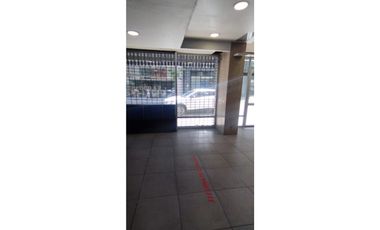 Arayabroker arrienda excelente local en callle Moneda a pasos del Palacio de La Moneda