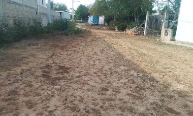 Terreno por la 42 en Jardines de Tahdzibichen