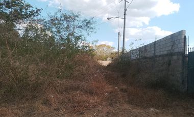 Terreno por la 42 en Jardines de Tahdzibichen