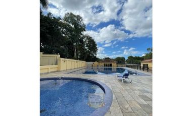 SE VENDE CASA EN PH AZAHARES