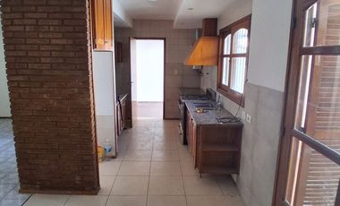 GODOY CRUZ 2 DORMITORIOS CASA UBICADISIMA CERCA
