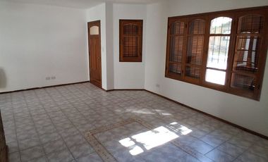 GODOY CRUZ 2 DORMITORIOS CASA UBICADISIMA CERCA