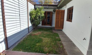 GODOY CRUZ 2 DORMITORIOS CASA UBICADISIMA CERCA