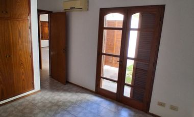 GODOY CRUZ 2 DORMITORIOS CASA UBICADISIMA CERCA