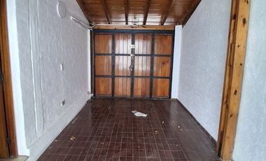 GODOY CRUZ 2 DORMITORIOS CASA UBICADISIMA CERCA