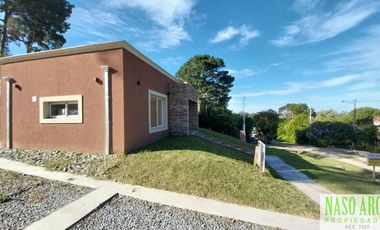 Casa en venta de 2 dormitorios c/ cochera en Sierra de los Padres
