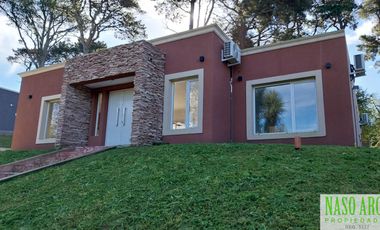 Casa en venta de 2 dormitorios c/ cochera en Sierra de los Padres