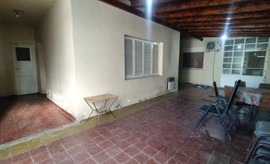 CASA EN SANTA LUCIA - CON POSIBILIDAD DE SER APTA