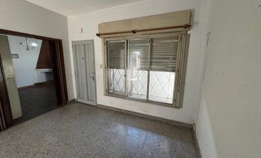 PH EN VENTA RAMOS MEJIA 3 AMB CON PATIO Y TERRAZA