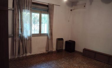 Casa 3 habitaciones. Lat. Circunvalación. Capital