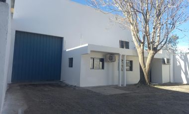 Alquiler Depósito  con Oficina Plottier