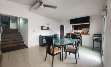 Amplia Casa en Costa Azul con potencial de crecimiento!