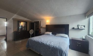 Amplia Casa en Costa Azul con potencial de crecimiento!