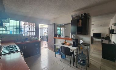 Amplia Casa en Costa Azul con potencial de crecimiento!