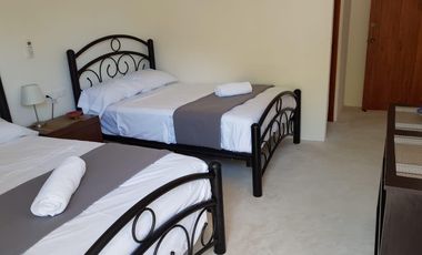 Listo para entrega! Amplia casa de 2 Recamaras a dos cuadras de la playa