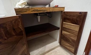 Listo para entrega! Amplia casa de 2 Recamaras a dos cuadras de la playa