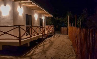 Listo para entrega! Amplia casa de 2 Recamaras a dos cuadras de la playa