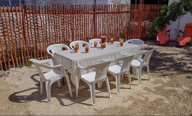Listo para entrega! Amplia casa de 2 Recamaras a dos cuadras de la playa