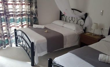 Listo para entrega! Amplia casa de 2 Recamaras a dos cuadras de la playa