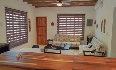 Listo para entrega! Amplia casa de 2 Recamaras a dos cuadras de la playa