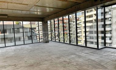 Oficina en Arriendo en A pasos de la futura nueva Línea 7 del Metro, buena conectividad