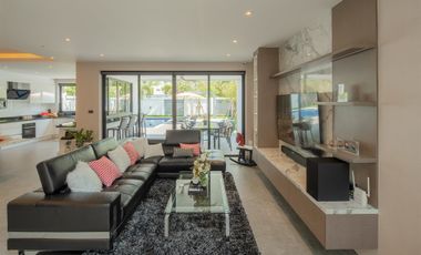4 Bedroom Villa for sale at 999@World Club Land Modern and Luxury Pool Villas