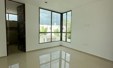 CASA EN VENTA MERIDA 4 RECÁMARAS Y ALBERCA