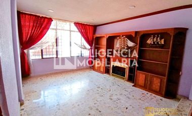 CASA EN RENTA EN LOMAS DE CRISTO