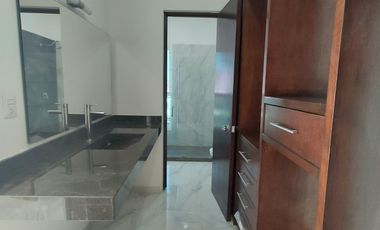 CASA EN VENTA EN HEROES DE NACOZARI, CIUDAD DEL CARMEN CAMPECHE.