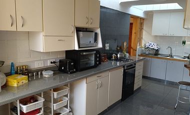 VENTA DE HERMOSA CASA Y MUY BIEN UBICADA
