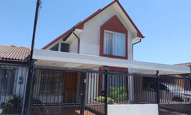 VENTA DE HERMOSA CASA Y MUY BIEN UBICADA