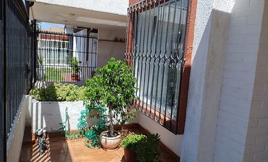 VENTA DE HERMOSA CASA Y MUY BIEN UBICADA
