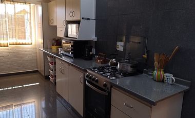 VENTA DE HERMOSA CASA Y MUY BIEN UBICADA