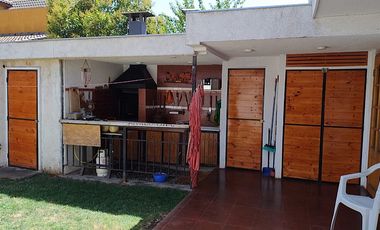 VENTA DE HERMOSA CASA Y MUY BIEN UBICADA