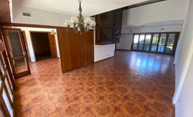 Casa en venta - 5 Dormitorios 4 Baños - Mar del Plata