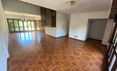 Casa en venta - 5 Dormitorios 4 Baños - Mar del Plata