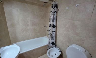 ALQUILER DEPTO 2 AMBIENTES CON COCHERA