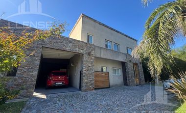 Casa dos plantas en venta, Barrio Privado Ombues de Hudson, Apta Credito