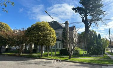 Residencia de categoría en la mejor zona del barrio Los Troncos