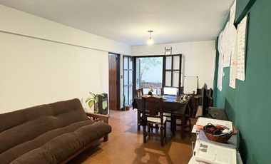 Departamento un dormitorio con patio enorme en venta en Alberdi