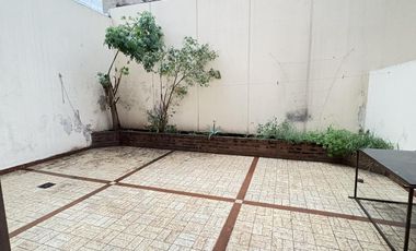 Departamento un dormitorio con patio enorme en venta en Alberdi
