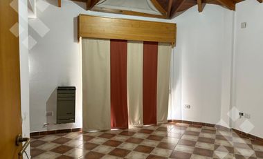 En Venta, Casa de 3 Dormitorios y quincho, Area centro, Plottier