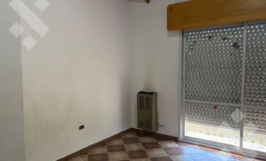 En Venta, Casa de 3 Dormitorios y quincho, Area centro, Plottier
