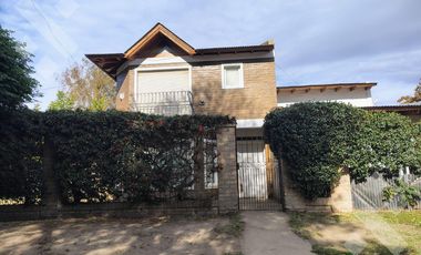 En Venta, Casa de 3 Dormitorios y quincho, Area centro, Plottier